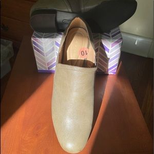 Women’s shoes size 10